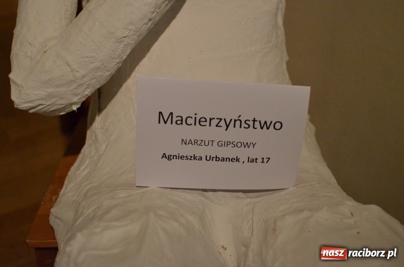Zdjęcie w galerii na portalu naszraciborz.pl: Blaszany bębenek otworzył trzydniowe raciborskie święto teatru wiadomości z regionu