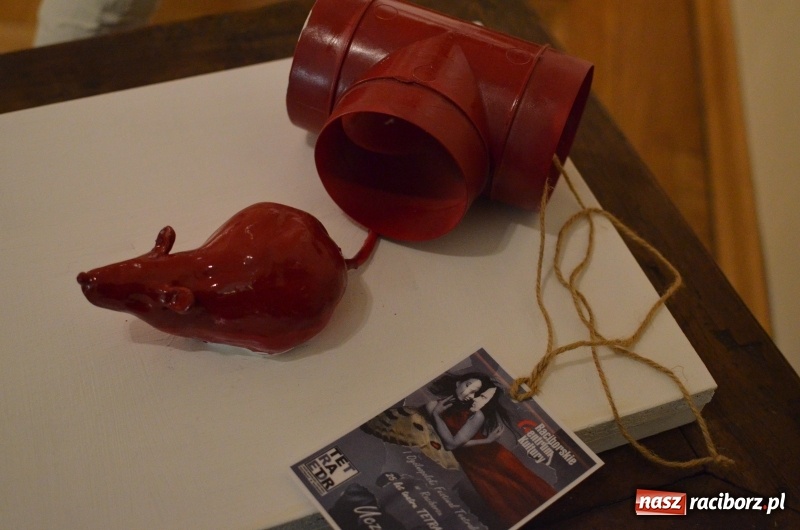 Zdjęcie w galerii na portalu naszraciborz.pl: Blaszany bębenek otworzył trzydniowe raciborskie święto teatru wiadomości z regionu