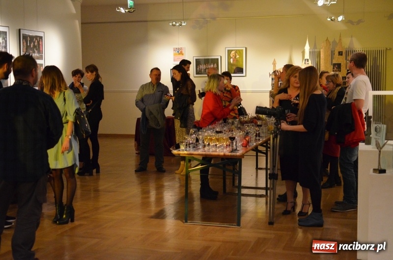 Zdjęcie w galerii na portalu naszraciborz.pl: Blaszany bębenek otworzył trzydniowe raciborskie święto teatru wiadomości z regionu