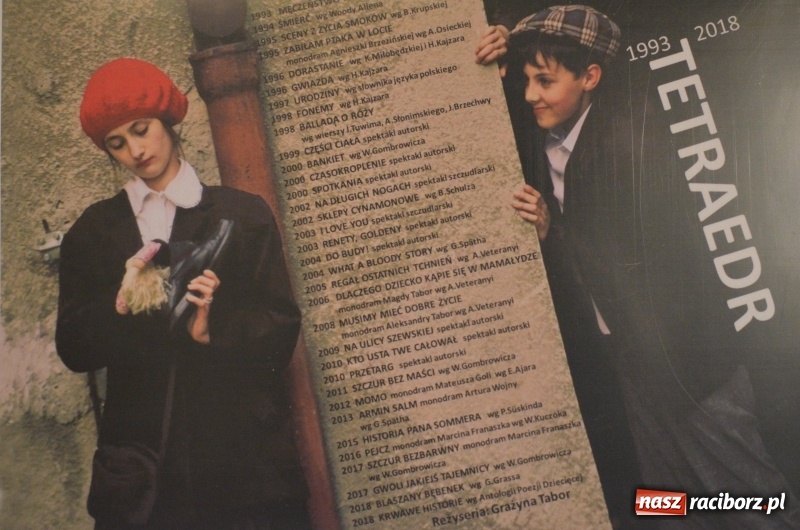 Zdjęcie w galerii na portalu naszraciborz.pl: Blaszany bębenek otworzył trzydniowe raciborskie święto teatru wiadomości z regionu