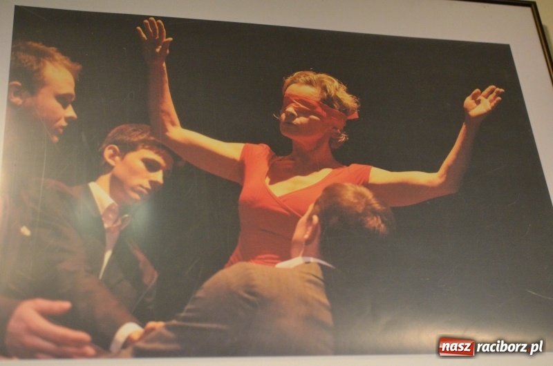 Zdjęcie w galerii na portalu naszraciborz.pl: Blaszany bębenek otworzył trzydniowe raciborskie święto teatru wiadomości z regionu