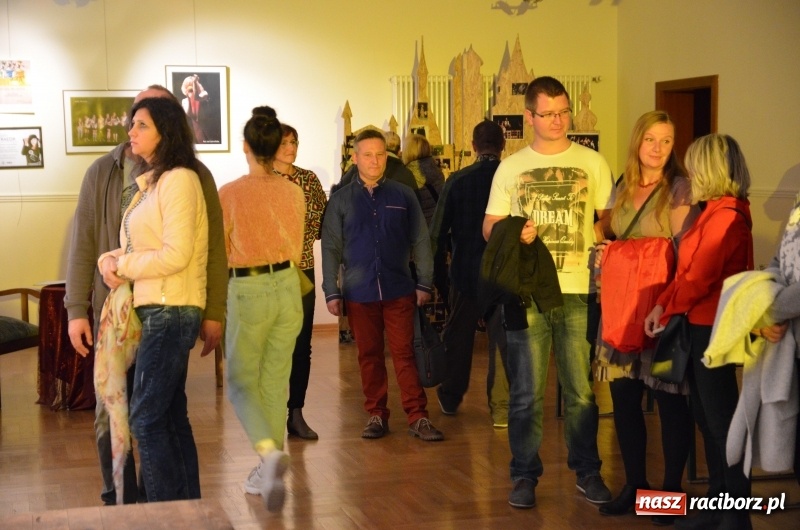 Zdjęcie w galerii na portalu naszraciborz.pl: Blaszany bębenek otworzył trzydniowe raciborskie święto teatru wiadomości z regionu