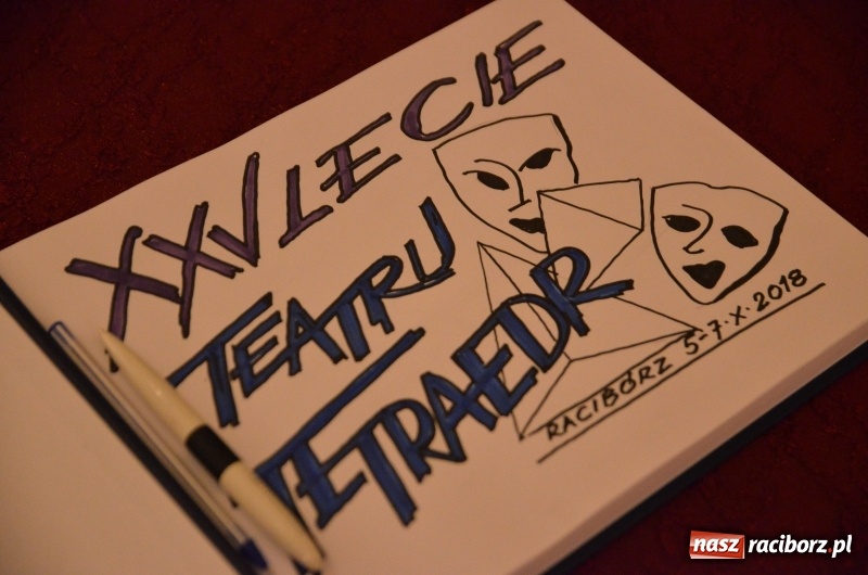 Zdjęcie w galerii na portalu naszraciborz.pl: Blaszany bębenek otworzył trzydniowe raciborskie święto teatru wiadomości z regionu