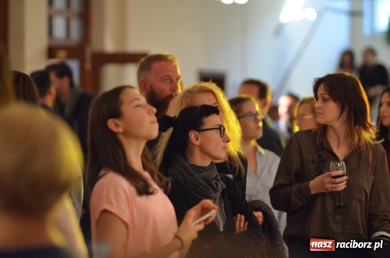 Zdjęcie w galerii na portalu naszraciborz.pl: Blaszany bębenek otworzył trzydniowe raciborskie święto teatru wiadomości z regionu