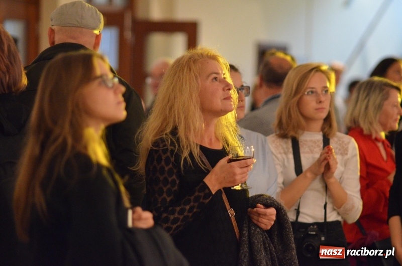 Zdjęcie w galerii na portalu naszraciborz.pl: Blaszany bębenek otworzył trzydniowe raciborskie święto teatru wiadomości z regionu