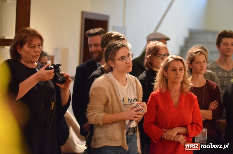 Zdjęcie w galerii na portalu naszraciborz.pl: Blaszany bębenek otworzył trzydniowe raciborskie święto teatru wiadomości z regionu