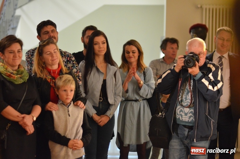 Zdjęcie w galerii na portalu naszraciborz.pl: Blaszany bębenek otworzył trzydniowe raciborskie święto teatru wiadomości z regionu