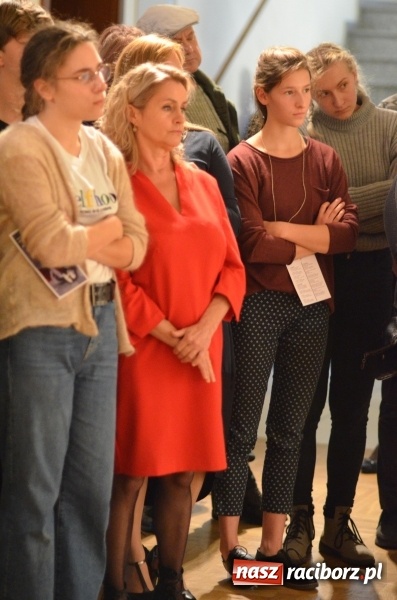 Zdjęcie w galerii na portalu naszraciborz.pl: Blaszany bębenek otworzył trzydniowe raciborskie święto teatru wiadomości z regionu