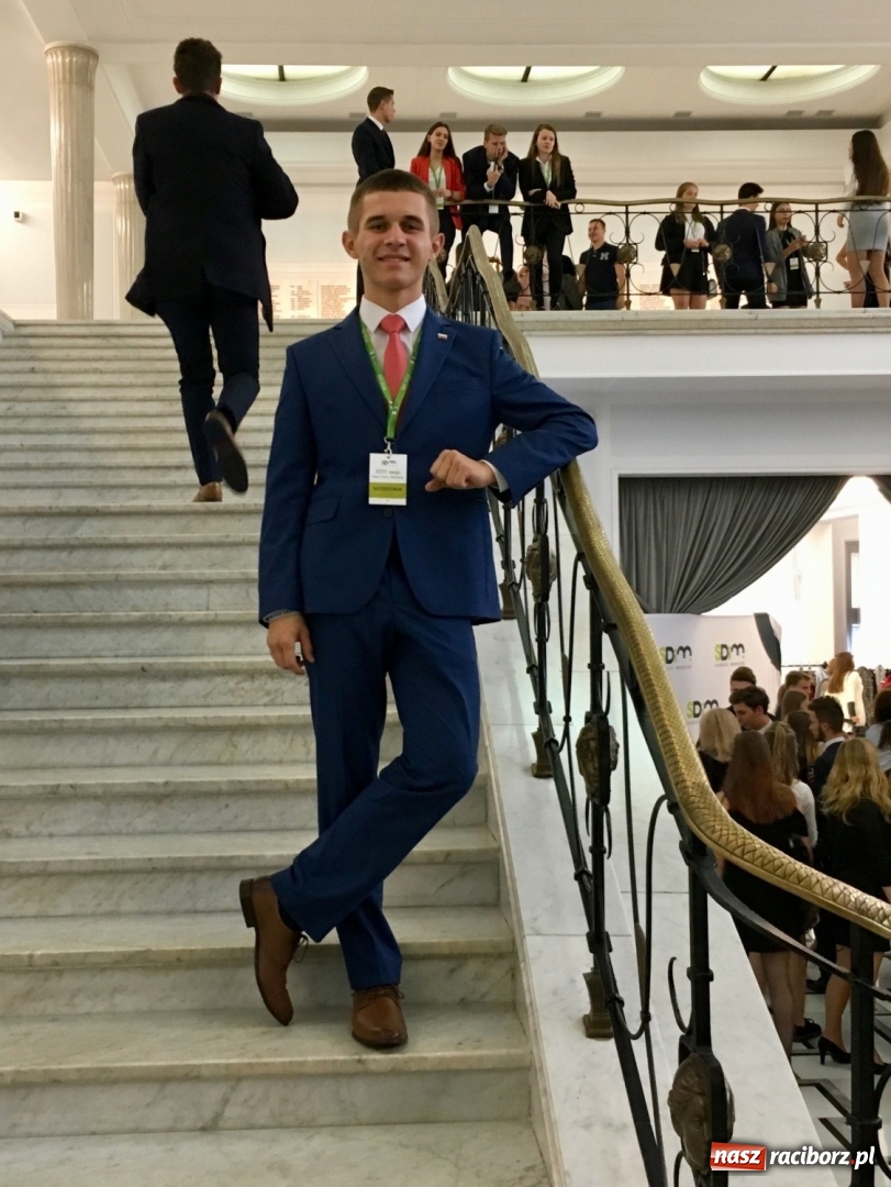 Zdjęcie w galerii na portalu naszraciborz.pl: Uczeń z powiatu raciborskiego posłem Sejmu Dzieci i Młodzieży wiadomości z regionu