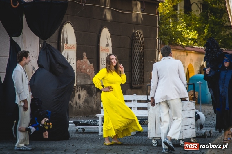 Zdjęcie w galerii na portalu naszraciborz.pl: Artyści wyszli w plener, czyli Bajczarz na raciborskim Rynku wiadomości z regionu