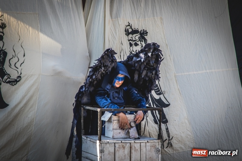 Zdjęcie w galerii na portalu naszraciborz.pl: Artyści wyszli w plener, czyli Bajczarz na raciborskim Rynku wiadomości z regionu