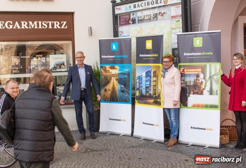 Zdjęcie w galerii na portalu naszraciborz.pl: #stawiamnaraciborz również postawił na kampanię w plenerze. Lenk zaprasza na spacerek wiadomości z regionu