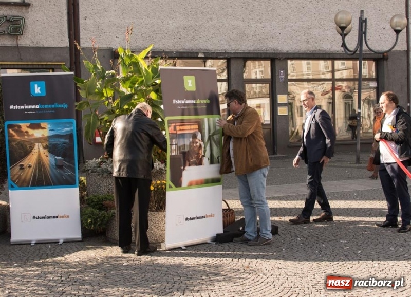 Zdjęcie w galerii na portalu naszraciborz.pl: #stawiamnaraciborz również postawił na kampanię w plenerze. Lenk zaprasza na spacerek wiadomości z regionu