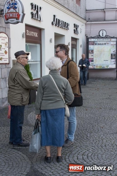 Zdjęcie w galerii na portalu naszraciborz.pl: #stawiamnaraciborz również postawił na kampanię w plenerze. Lenk zaprasza na spacerek wiadomości z regionu