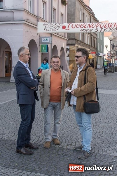 Zdjęcie w galerii na portalu naszraciborz.pl: #stawiamnaraciborz również postawił na kampanię w plenerze. Lenk zaprasza na spacerek wiadomości z regionu