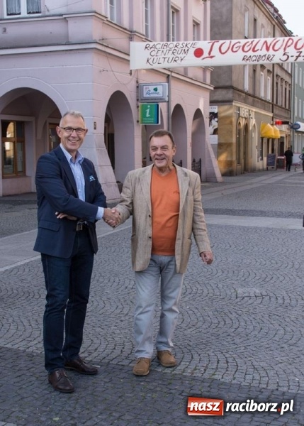 Zdjęcie w galerii na portalu naszraciborz.pl: #stawiamnaraciborz również postawił na kampanię w plenerze. Lenk zaprasza na spacerek wiadomości z regionu