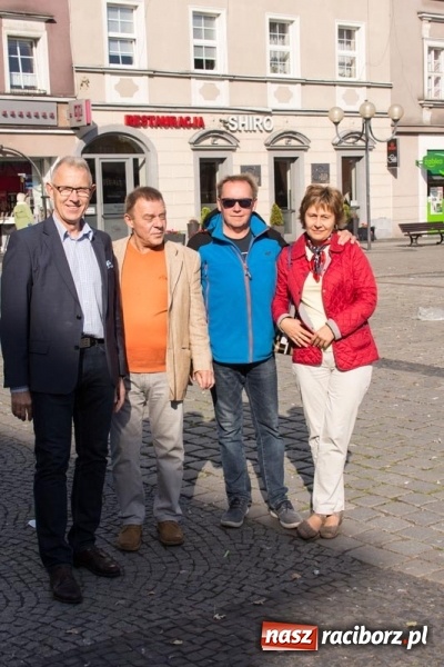 Zdjęcie w galerii na portalu naszraciborz.pl: #stawiamnaraciborz również postawił na kampanię w plenerze. Lenk zaprasza na spacerek wiadomości z regionu
