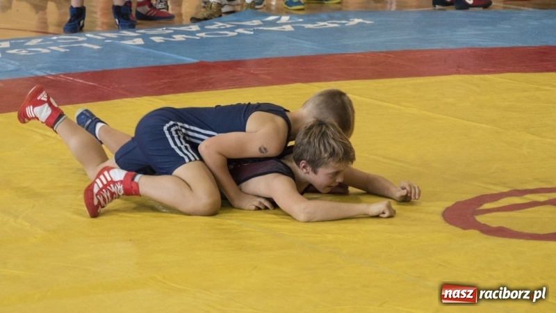 Zdjęcie w galerii na portalu naszraciborz.pl: Zapaśnicze zmagania na matach w Rudniku  wiadomości z regionu