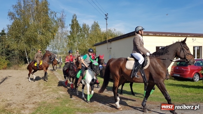 Zdjęcie w galerii na portalu naszraciborz.pl: Piękna pogoda, malownicze krajobrazy i pogoń za lisem – Hubertus w Kornowacu FOTO i WIDEO wiadomości z regionu