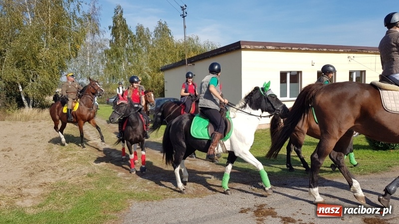 Zdjęcie w galerii na portalu naszraciborz.pl: Piękna pogoda, malownicze krajobrazy i pogoń za lisem – Hubertus w Kornowacu FOTO i WIDEO wiadomości z regionu