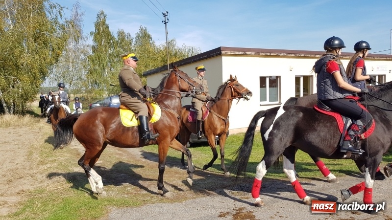 Zdjęcie w galerii na portalu naszraciborz.pl: Piękna pogoda, malownicze krajobrazy i pogoń za lisem – Hubertus w Kornowacu FOTO i WIDEO wiadomości z regionu