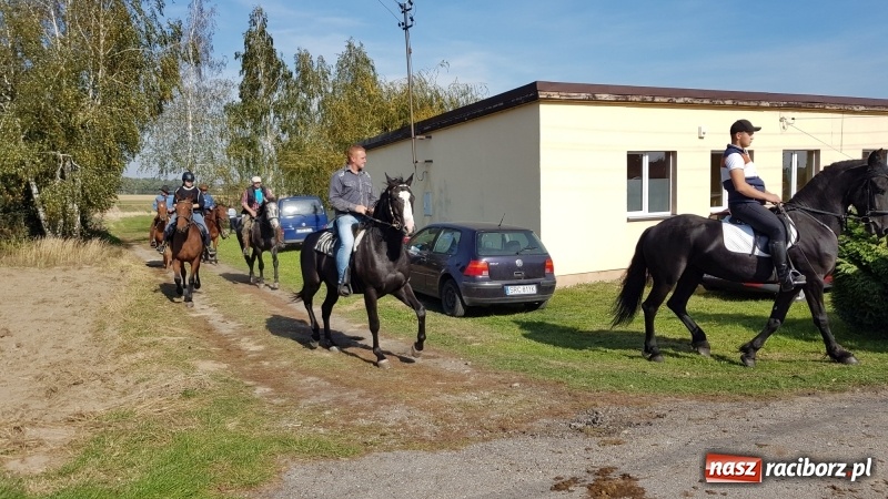 Zdjęcie w galerii na portalu naszraciborz.pl: Piękna pogoda, malownicze krajobrazy i pogoń za lisem – Hubertus w Kornowacu FOTO i WIDEO wiadomości z regionu