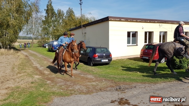 Zdjęcie w galerii na portalu naszraciborz.pl: Piękna pogoda, malownicze krajobrazy i pogoń za lisem – Hubertus w Kornowacu FOTO i WIDEO wiadomości z regionu