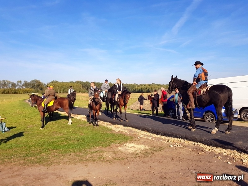 Zdjęcie w galerii na portalu naszraciborz.pl: Piękna pogoda, malownicze krajobrazy i pogoń za lisem – Hubertus w Kornowacu FOTO i WIDEO wiadomości z regionu