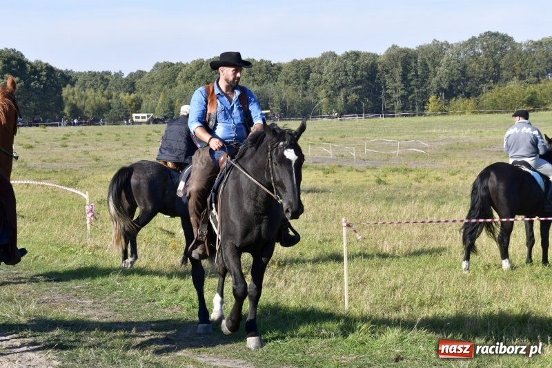 Zdjęcie w galerii na portalu naszraciborz.pl: Piękna pogoda, malownicze krajobrazy i pogoń za lisem – Hubertus w Kornowacu FOTO i WIDEO wiadomości z regionu