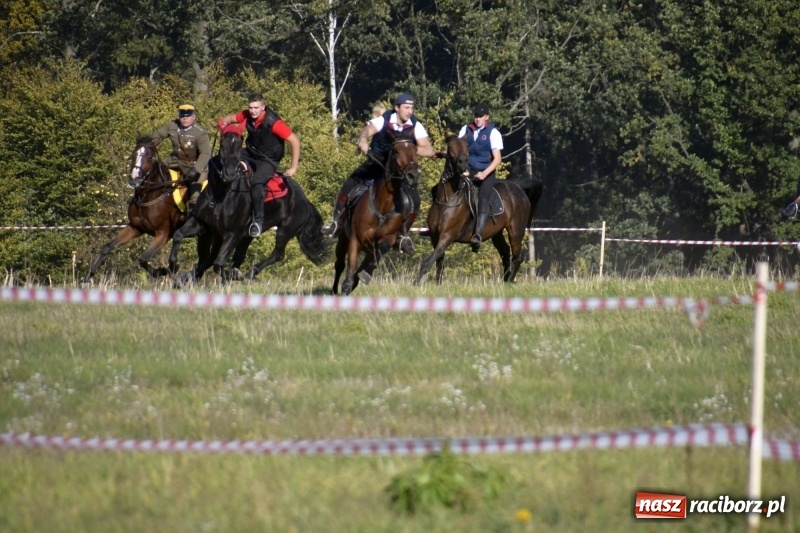 Zdjęcie w galerii na portalu naszraciborz.pl: Piękna pogoda, malownicze krajobrazy i pogoń za lisem – Hubertus w Kornowacu FOTO i WIDEO wiadomości z regionu