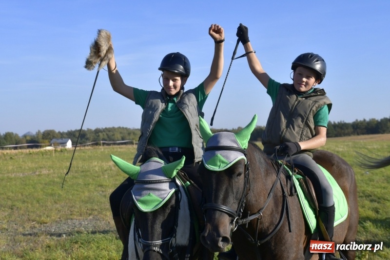 Zdjęcie w galerii na portalu naszraciborz.pl: Piękna pogoda, malownicze krajobrazy i pogoń za lisem – Hubertus w Kornowacu FOTO i WIDEO wiadomości z regionu