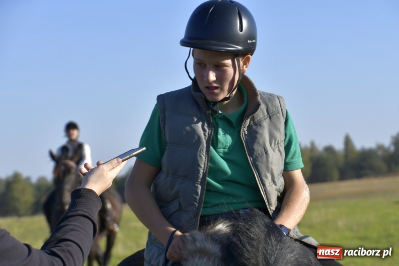 Zdjęcie w galerii na portalu naszraciborz.pl: Piękna pogoda, malownicze krajobrazy i pogoń za lisem – Hubertus w Kornowacu FOTO i WIDEO wiadomości z regionu