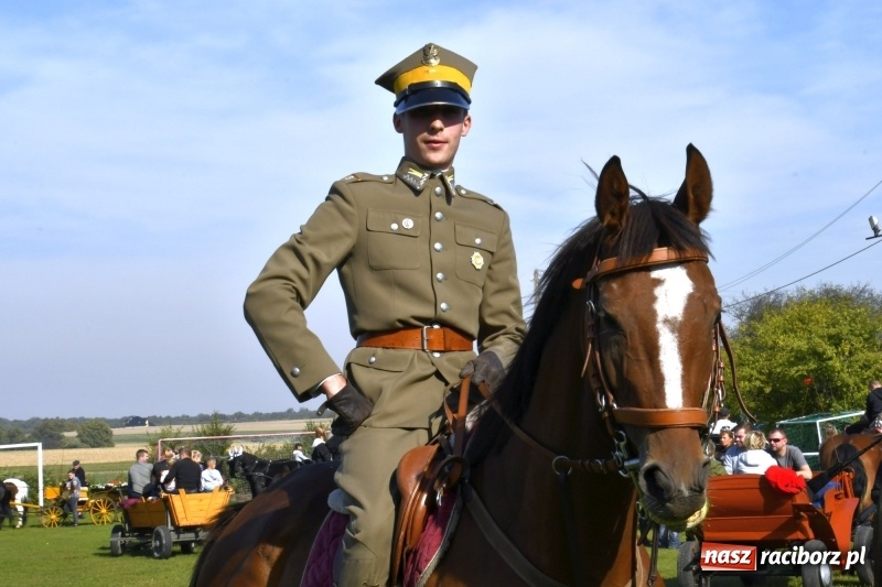 Zdjęcie w galerii na portalu naszraciborz.pl: Piękna pogoda, malownicze krajobrazy i pogoń za lisem – Hubertus w Kornowacu FOTO i WIDEO wiadomości z regionu
