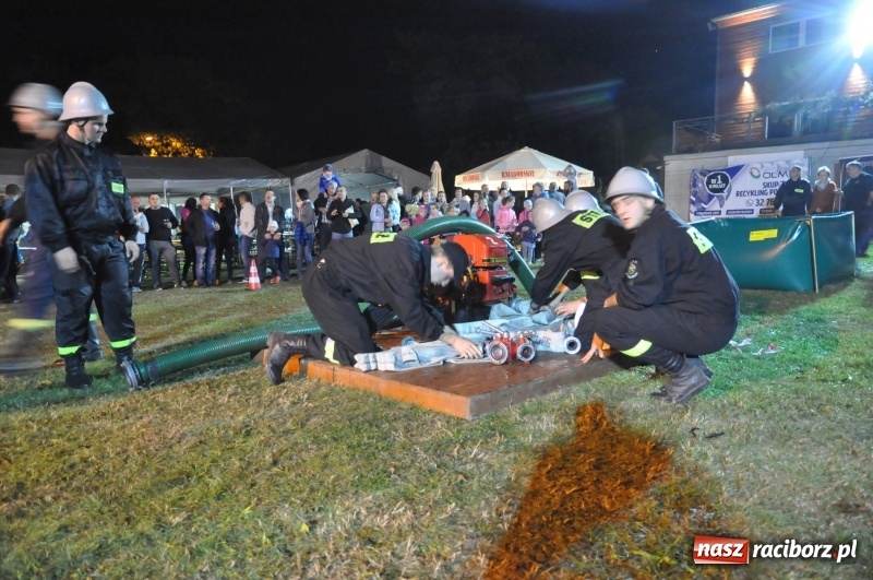 Zdjęcie w galerii na portalu naszraciborz.pl: Strażacki mercedes z silnikiem BMW na nocnych zawodach w Brzeziu  wiadomości z regionu