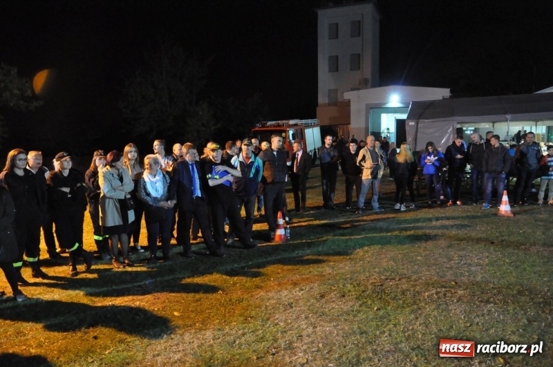 Zdjęcie w galerii na portalu naszraciborz.pl: Strażacki mercedes z silnikiem BMW na nocnych zawodach w Brzeziu  wiadomości z regionu