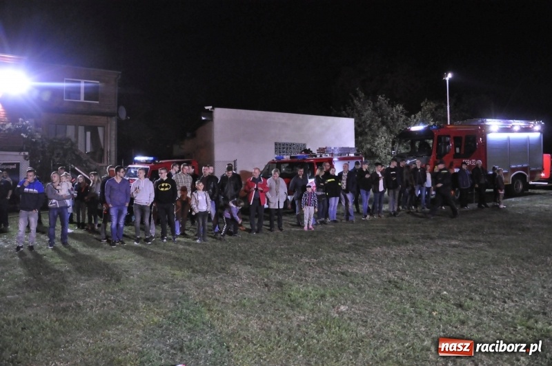 Zdjęcie w galerii na portalu naszraciborz.pl: Strażacki mercedes z silnikiem BMW na nocnych zawodach w Brzeziu  wiadomości z regionu