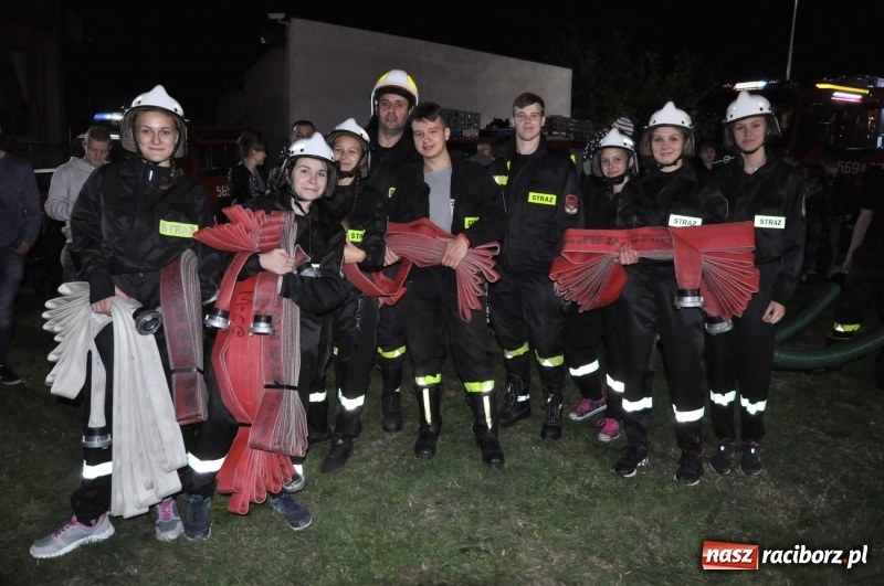 Zdjęcie w galerii na portalu naszraciborz.pl: Strażacki mercedes z silnikiem BMW na nocnych zawodach w Brzeziu  wiadomości z regionu