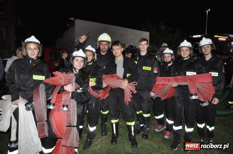 Zdjęcie w galerii na portalu naszraciborz.pl: Strażacki mercedes z silnikiem BMW na nocnych zawodach w Brzeziu  wiadomości z regionu