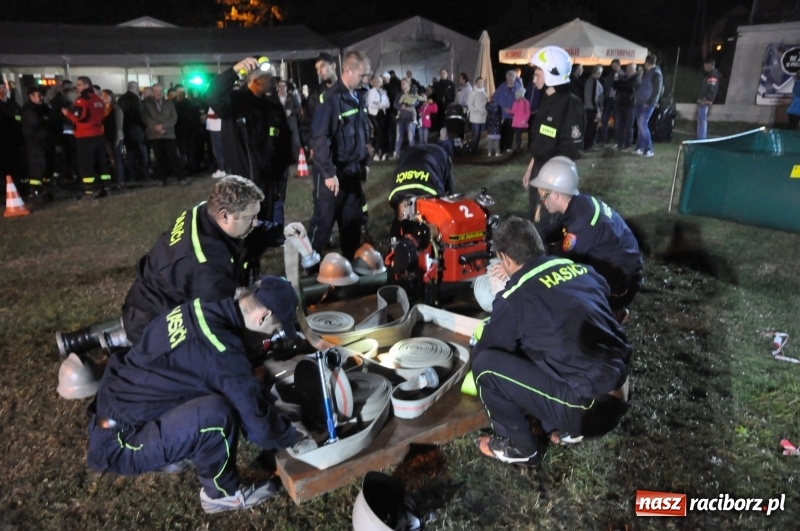 Zdjęcie w galerii na portalu naszraciborz.pl: Strażacki mercedes z silnikiem BMW na nocnych zawodach w Brzeziu  wiadomości z regionu