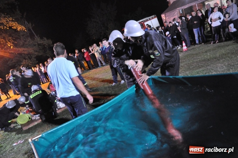 Zdjęcie w galerii na portalu naszraciborz.pl: Strażacki mercedes z silnikiem BMW na nocnych zawodach w Brzeziu  wiadomości z regionu