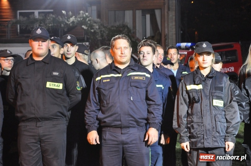 Zdjęcie w galerii na portalu naszraciborz.pl: Strażacki mercedes z silnikiem BMW na nocnych zawodach w Brzeziu  wiadomości z regionu