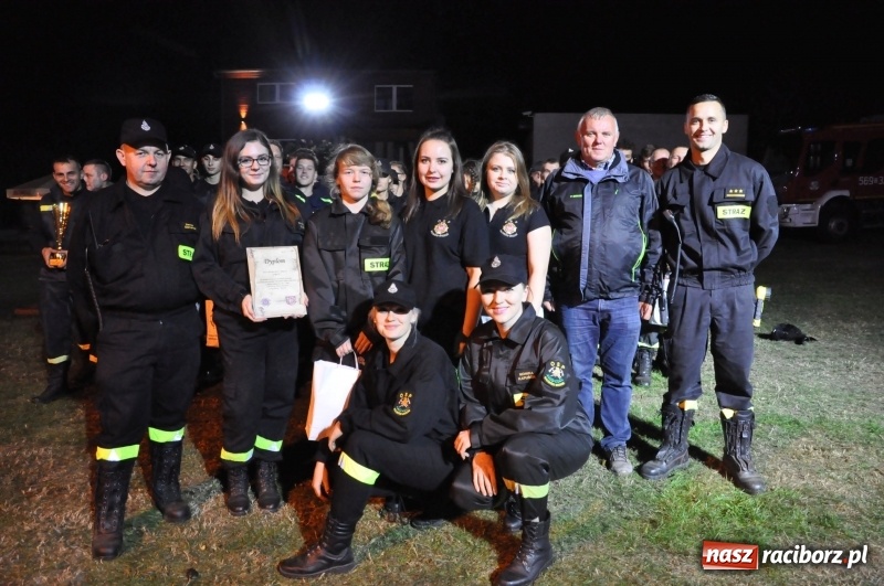 Zdjęcie w galerii na portalu naszraciborz.pl: Strażacki mercedes z silnikiem BMW na nocnych zawodach w Brzeziu  wiadomości z regionu