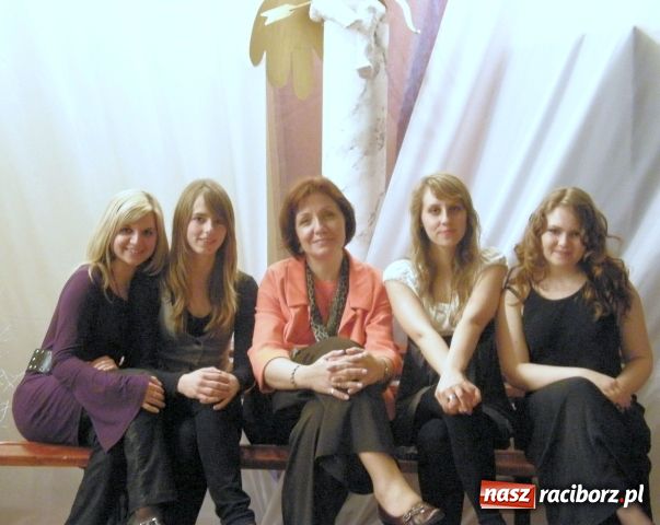 Zdjęcie w galerii na portalu naszraciborz.pl: Amor przychylny dla naszych dziewczyn wiadomości z regionu