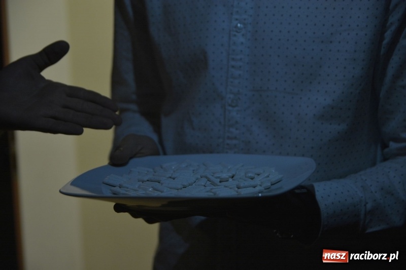 Zdjęcie w galerii na portalu naszraciborz.pl: Raport Panika. Arti Grabowski w Raciborzu wiadomości z regionu