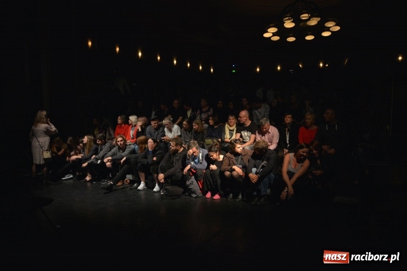 Zdjęcie w galerii na portalu naszraciborz.pl: Raport Panika. Arti Grabowski w Raciborzu wiadomości z regionu