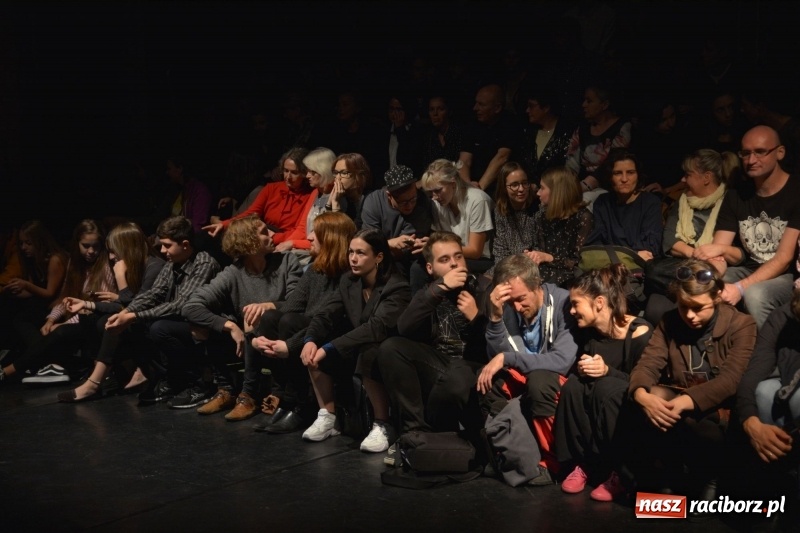 Zdjęcie w galerii na portalu naszraciborz.pl: Raport Panika. Arti Grabowski w Raciborzu wiadomości z regionu