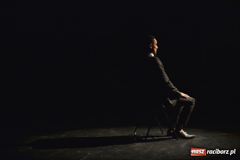 Zdjęcie w galerii na portalu naszraciborz.pl: Raport Panika. Arti Grabowski w Raciborzu wiadomości z regionu