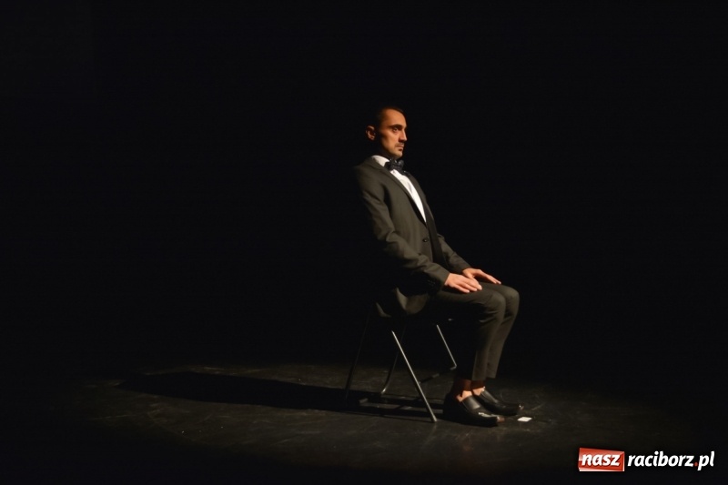 Zdjęcie w galerii na portalu naszraciborz.pl: Raport Panika. Arti Grabowski w Raciborzu wiadomości z regionu