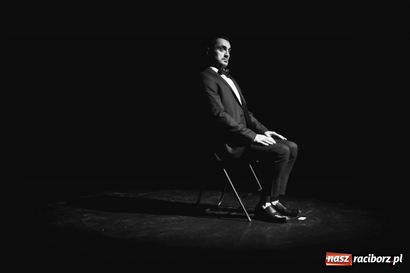 Zdjęcie w galerii na portalu naszraciborz.pl: Raport Panika. Arti Grabowski w Raciborzu wiadomości z regionu