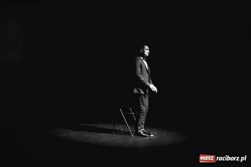 Zdjęcie w galerii na portalu naszraciborz.pl: Raport Panika. Arti Grabowski w Raciborzu wiadomości z regionu